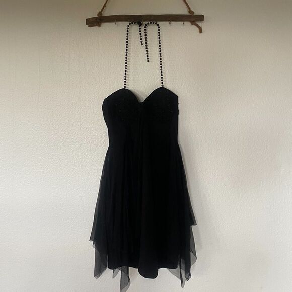 Unique black dress - Picture 5 of 6